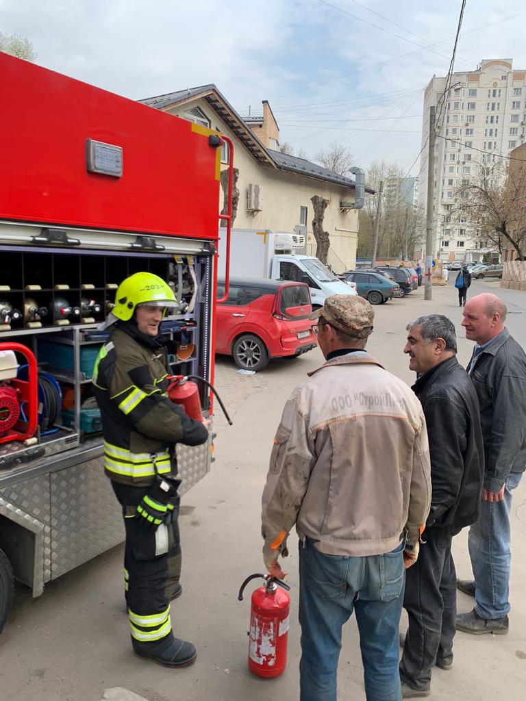 Пожарные и спасатели столицы призывают к соблюдению правил пожарной безопасности