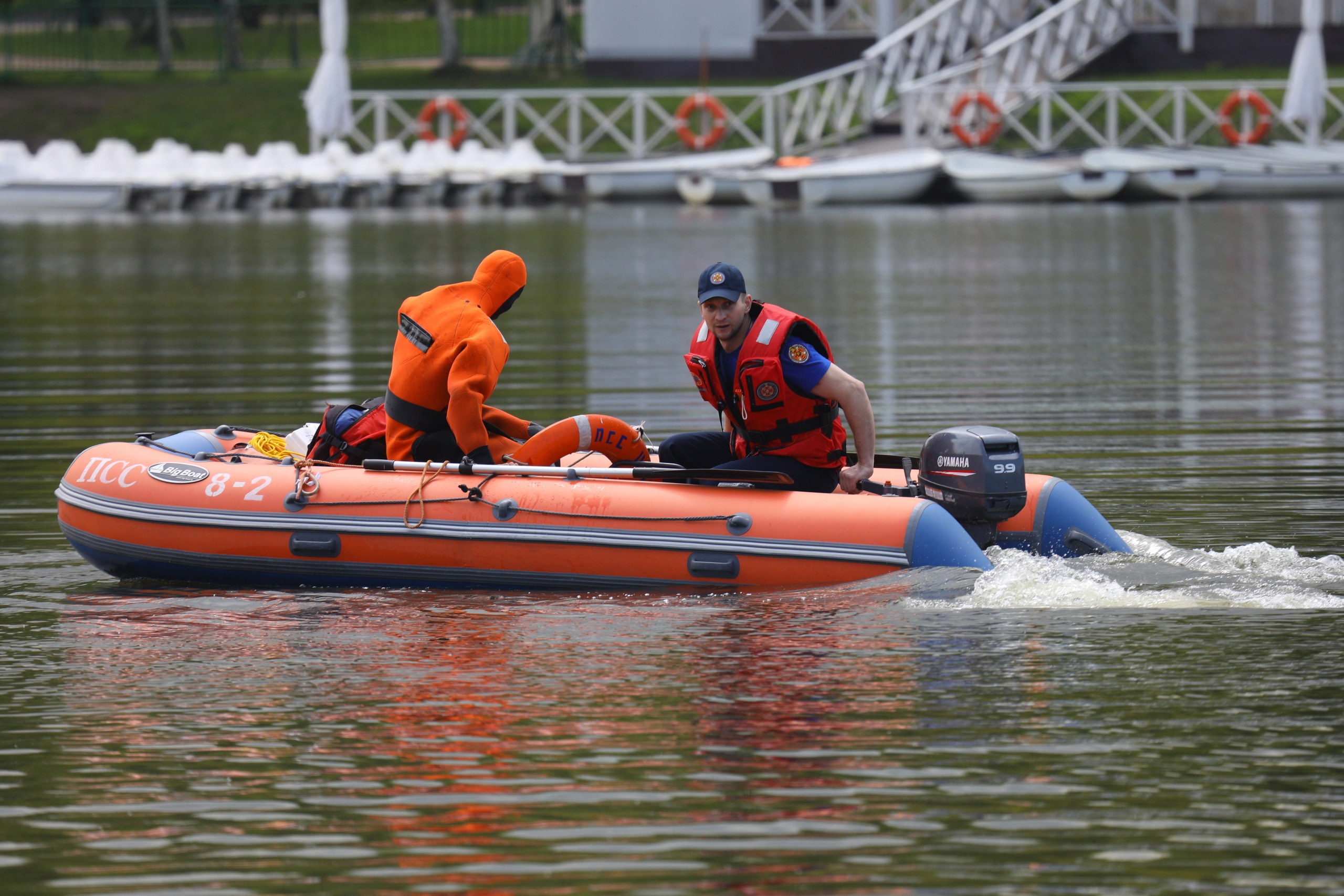Московские спасатели на воде прошли проверку на готовность к работе в летний сезон